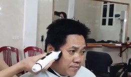 理发大叔爆料视频播放,火爆视频背后的惊人真相